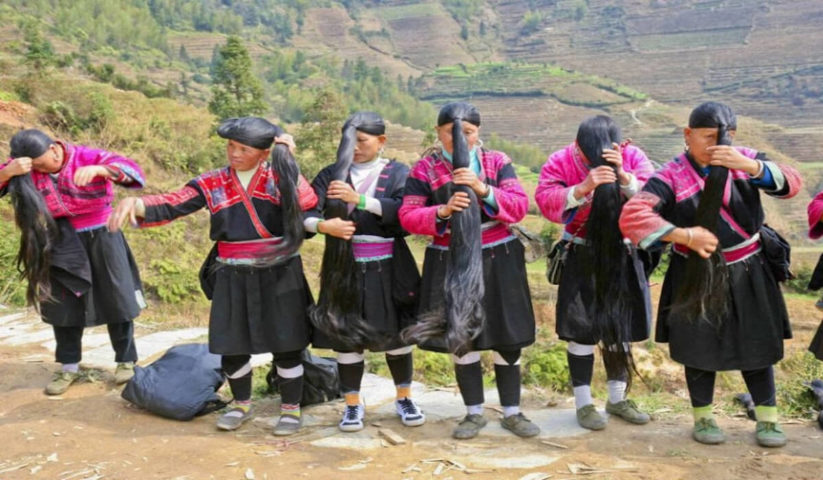 نساء قرية هوانغلو الصينية، يغسلن شعرهن بماء الأرز المخمر