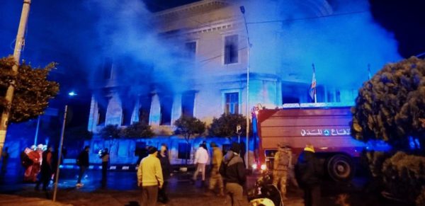 بلدية طرابلس تحترق