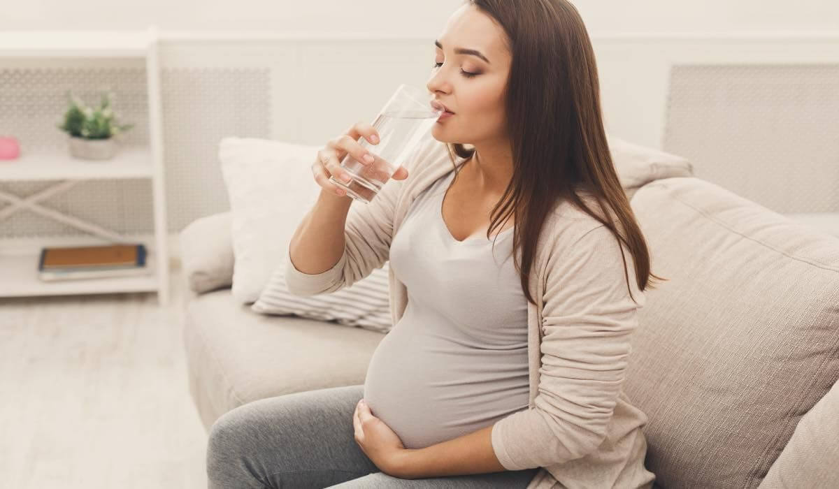 شرب الماء ضروري للحامل