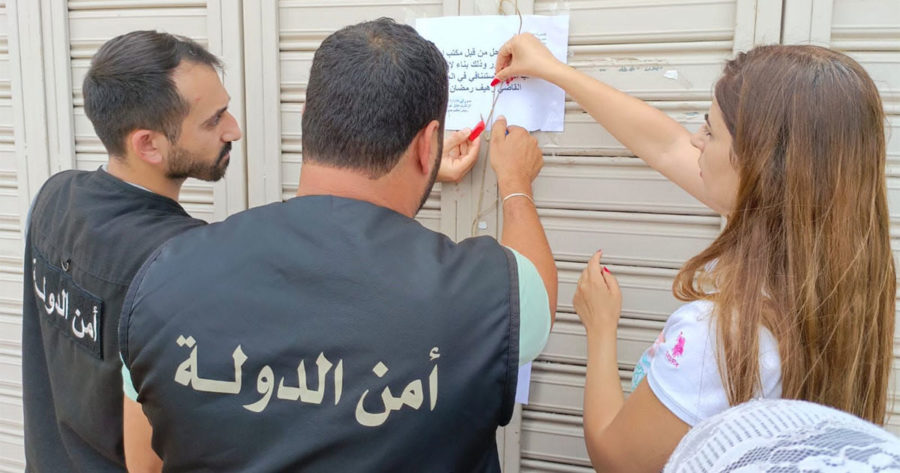 اقفال بالشمع الاحمر