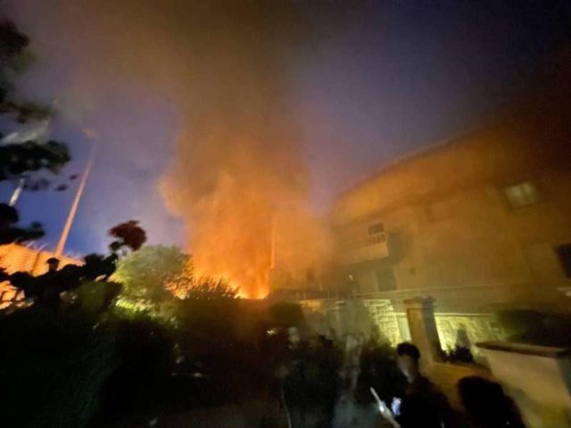 احراق السفارة السويدية عراقا