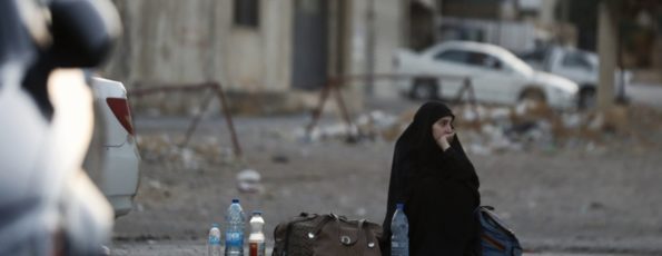 نازحو جنوب لبنان من الحرب بين حزب الله وإسرائيل (AP)