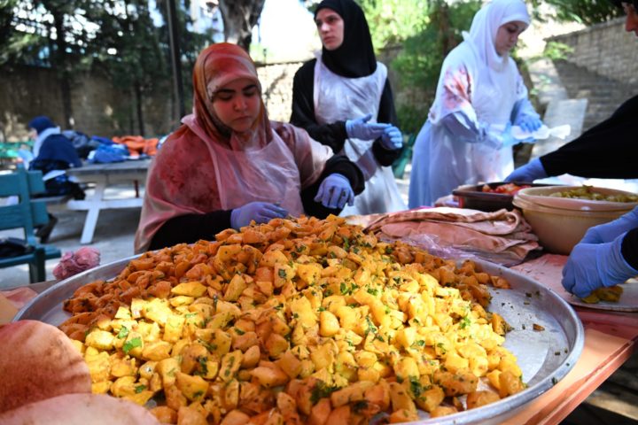 توزيع الطعام