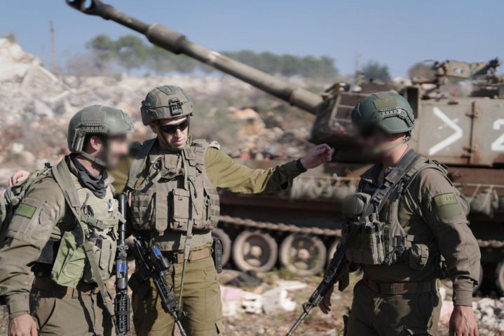 بالصور والفيديو: المدفعية الإسرائيلية تدخل لبنان لأول مرة منذ 24 عاما.. أين تمركزت؟