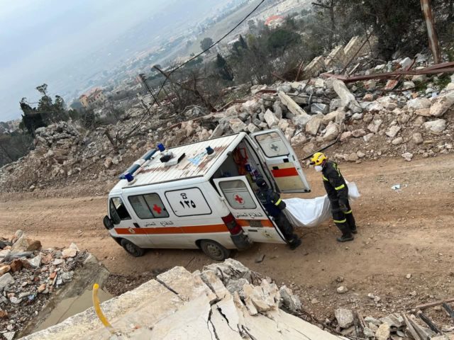 إسرائيل تعزز قواتها في القرى المحتلة.. حواجز وتفجير وجرف