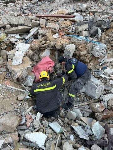 إسرائيل تعزز قواتها في القرى المحتلة.. حواجز وتفجير وجرف