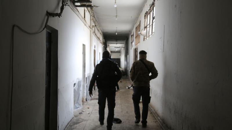 دفنوا خلال الليل.. لحظات مروعة في سوريا قبل سقوط الأسد !