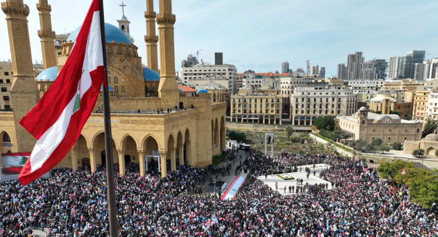حشود في ذكرى استشهاد رفيق الحريري