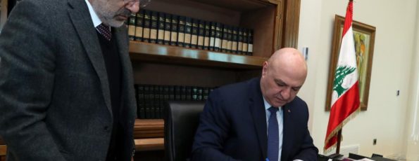 President Joseph Aoun signing new government (Janoubia)