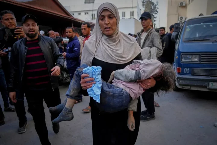 مذبحة غزة.. 439 شهيدا في يوم واحد غالبيتهم نساء وأطفال!