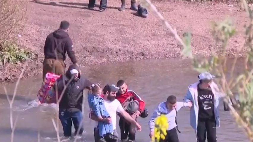 Akkar River Syrian Refugees fleiing syrian Coast towns (Screenshot Janoubia_AlHadath)