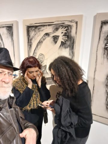 التشكيلية فاطمة مرتضى فنانة تجمع شكل الروح في مرآتها!