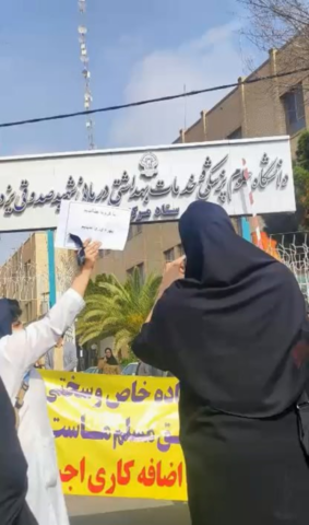 احتجاجات واسعة في إيران.. مسؤول إيراني: البلاد أشبه ببرميل بارود