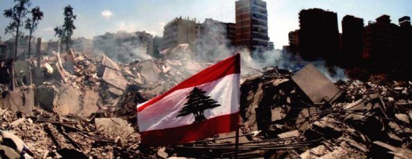 جنوب لبنان علم لبناني فوق الركام