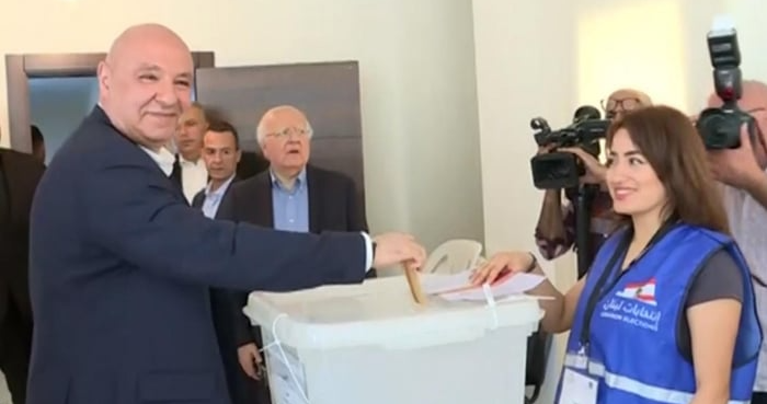 الرئيس جوزاف عون يقترع في العيشية