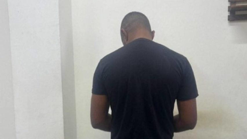 موقوف في مطار بيروت