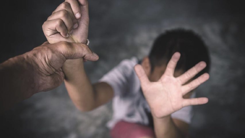 تعنيف الاطفال